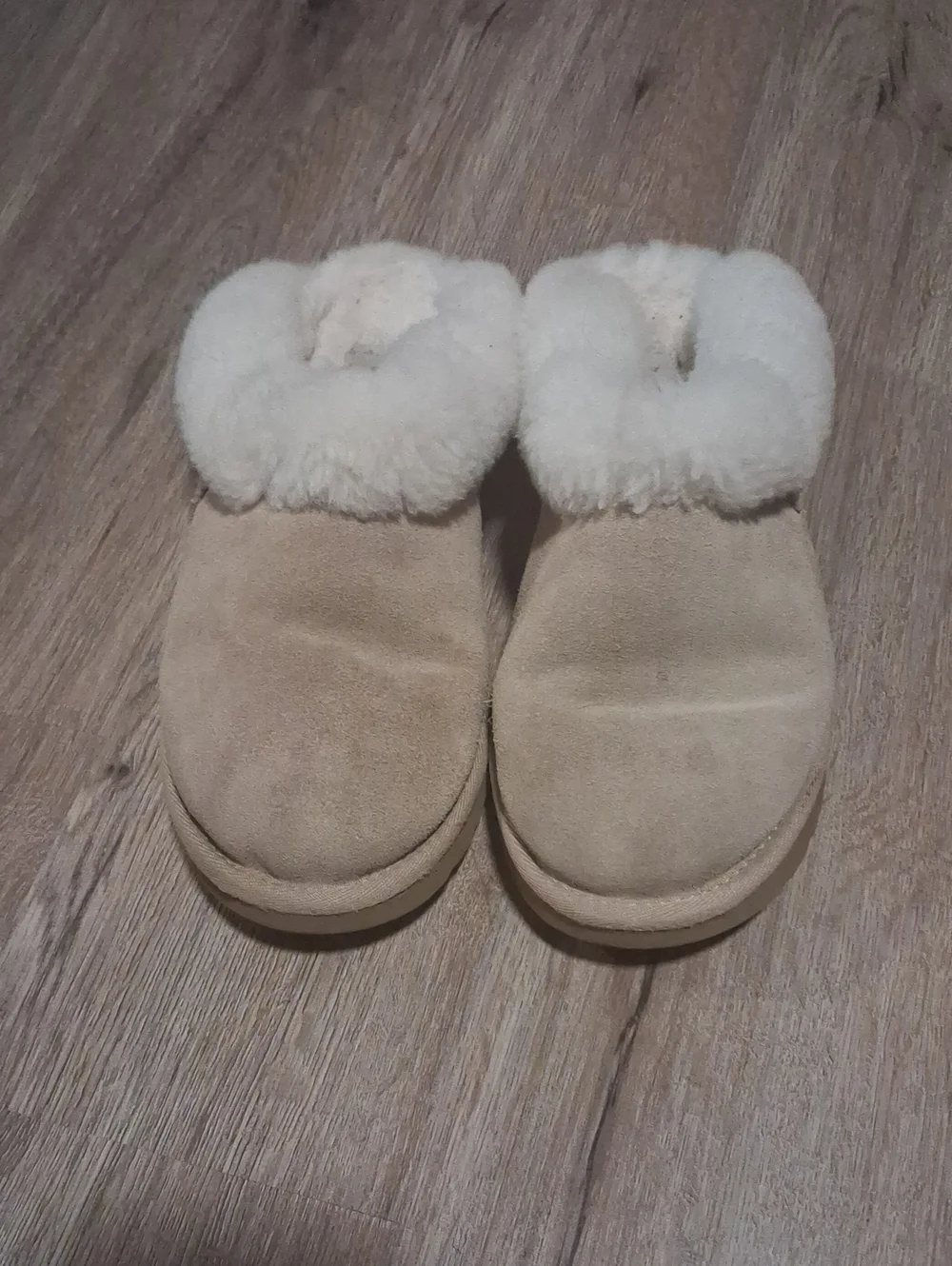 8.5 UGG Shearling Cuff Slip-On Slippers in Beige - Picture 2 of 7
